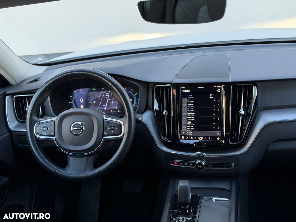 Volvo XC 60 B4 MHEV AWD Momentum Pro - 12