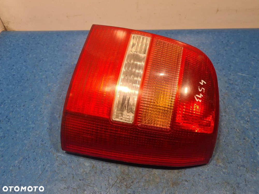 AUDI A4 B5 LIFT KOMBI  LAMPA TYŁ PRAWA ZEWNĘTRZNA - 3