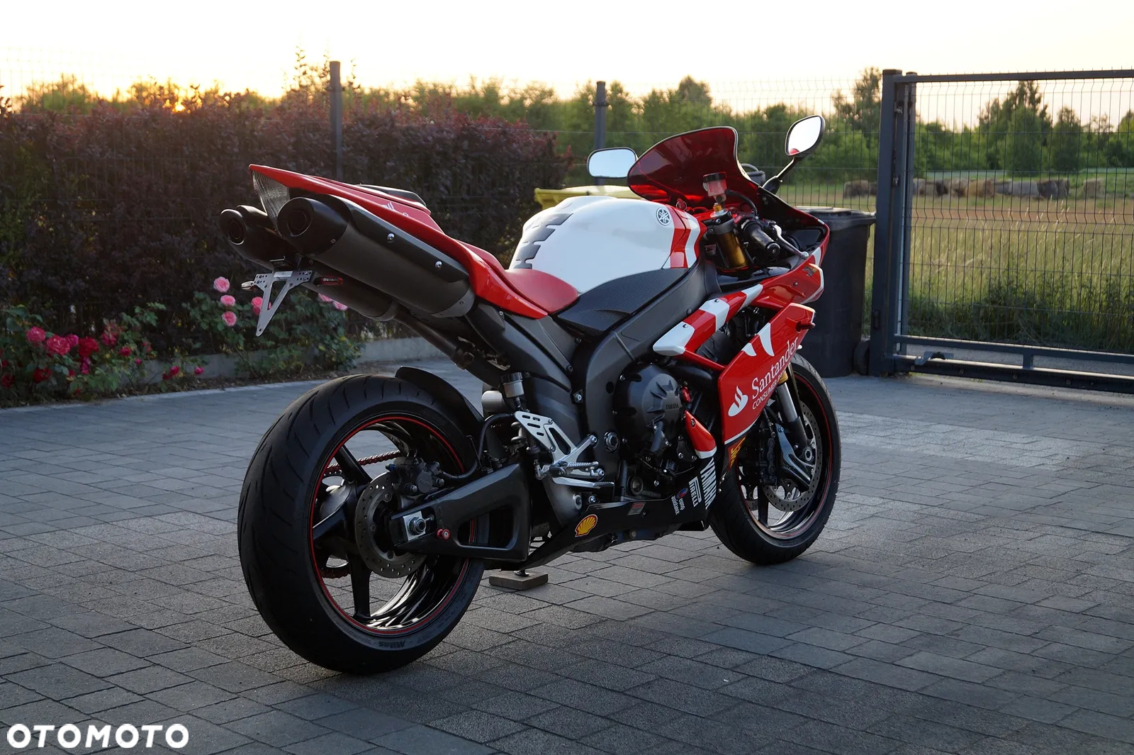 Yamaha R1 - 10