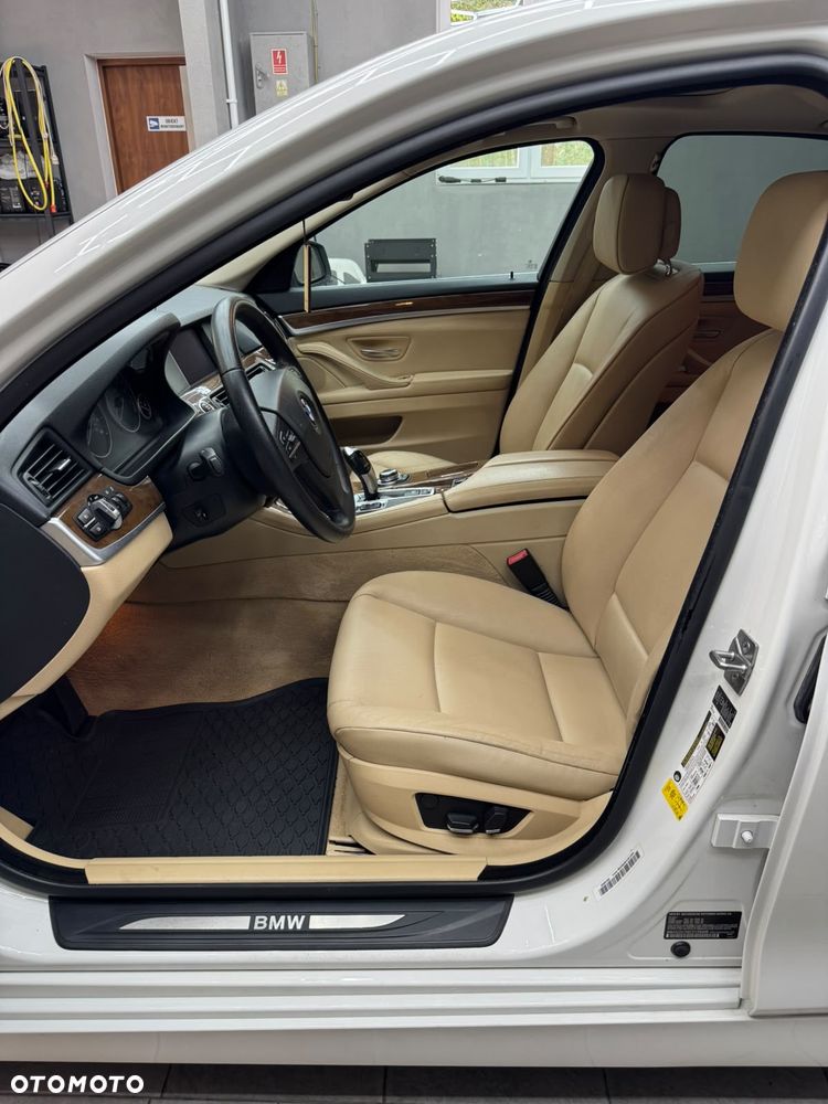 BMW Seria 5 528i xDrive Modern Line - 9