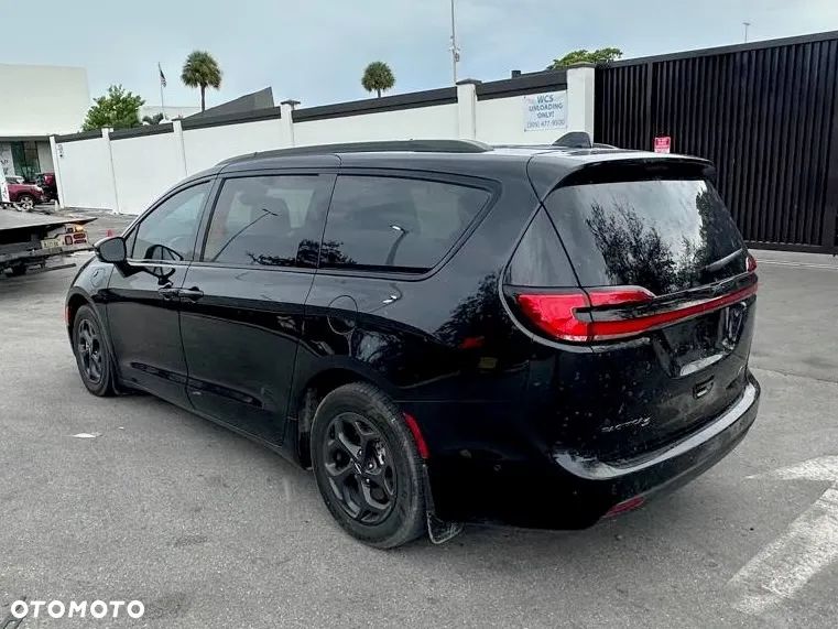 Chrysler Pacifica - 5