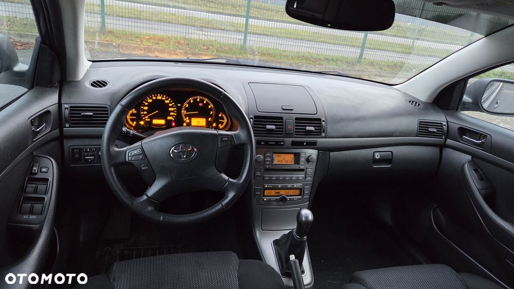 Toyota Avensis 1.8 VVT-i Combi - 12
