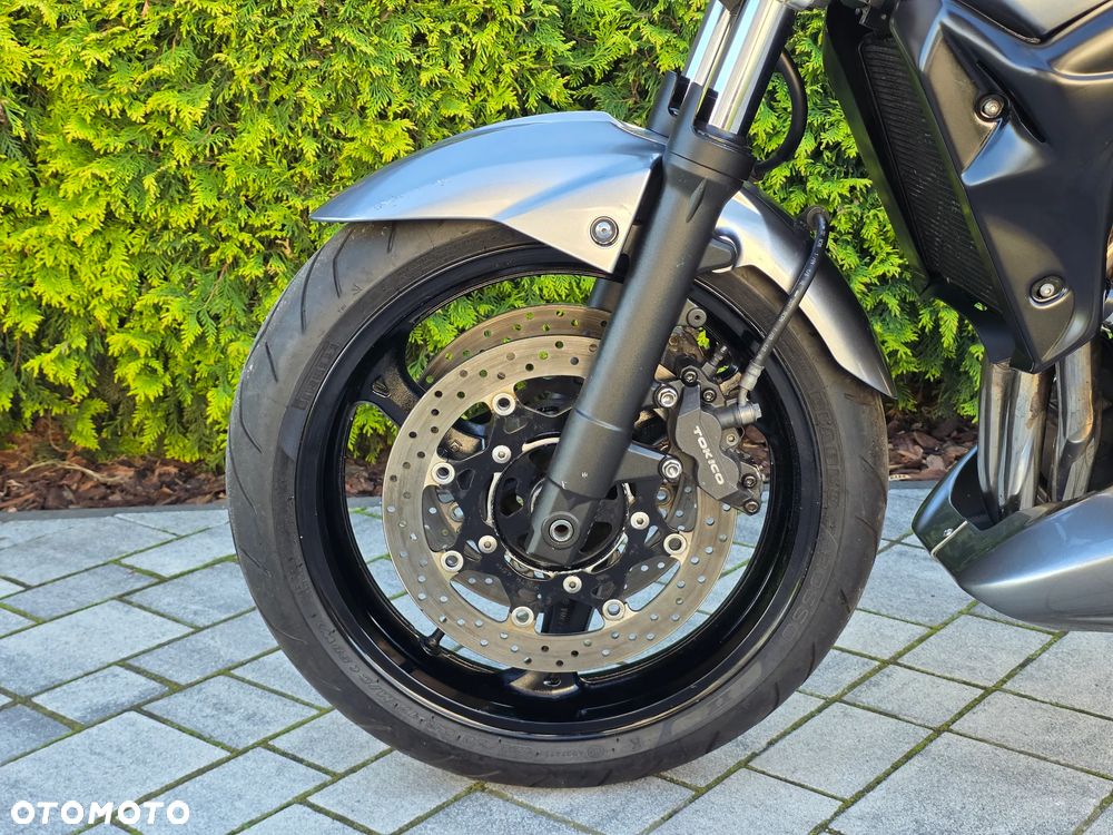 Suzuki GSR - 24