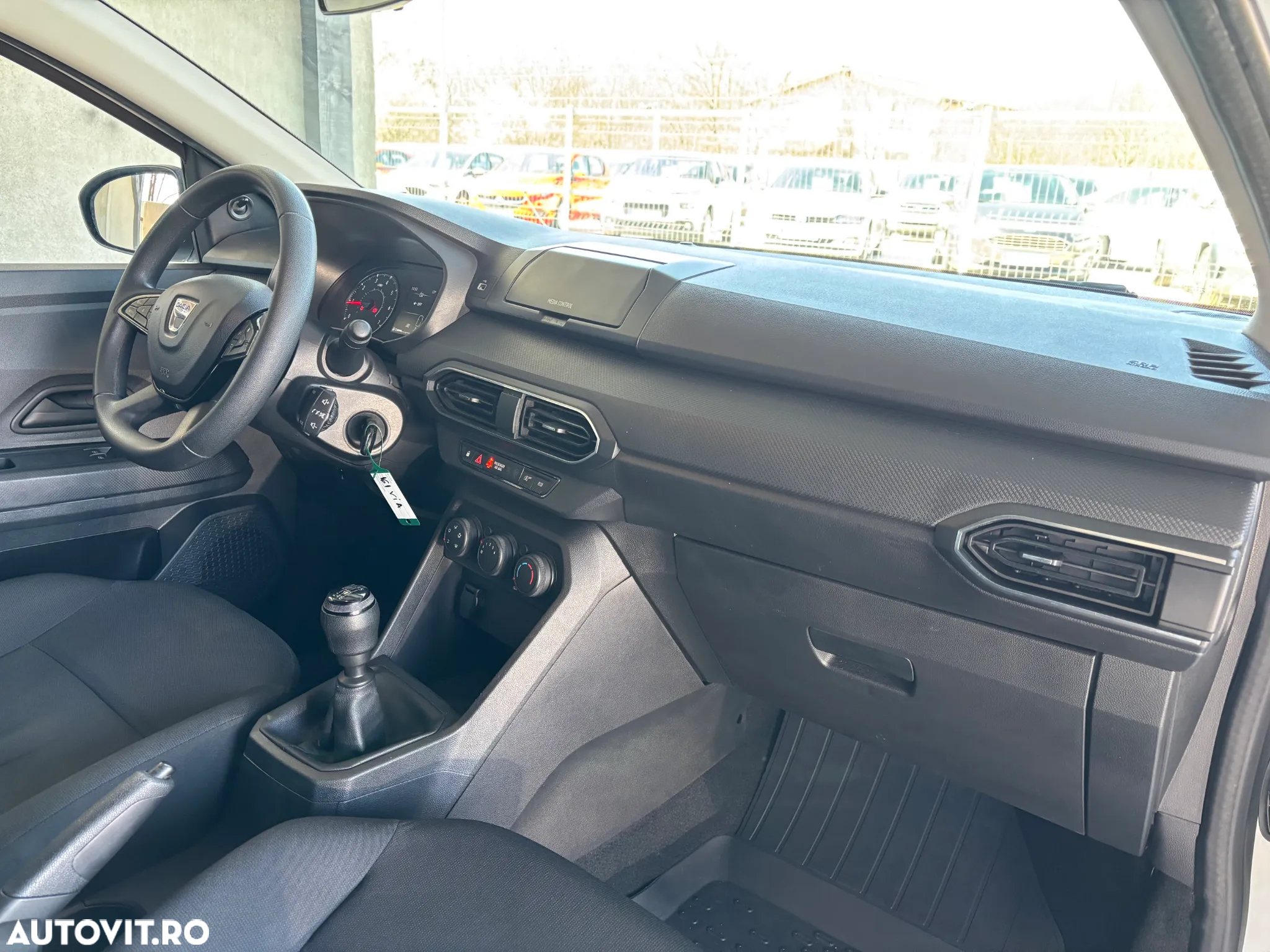 Dacia Logan TCe 90 Essential - 16