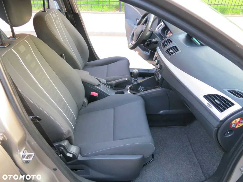 Renault Megane ENERGY TCe 115 Start & Stop Paris Business - 13