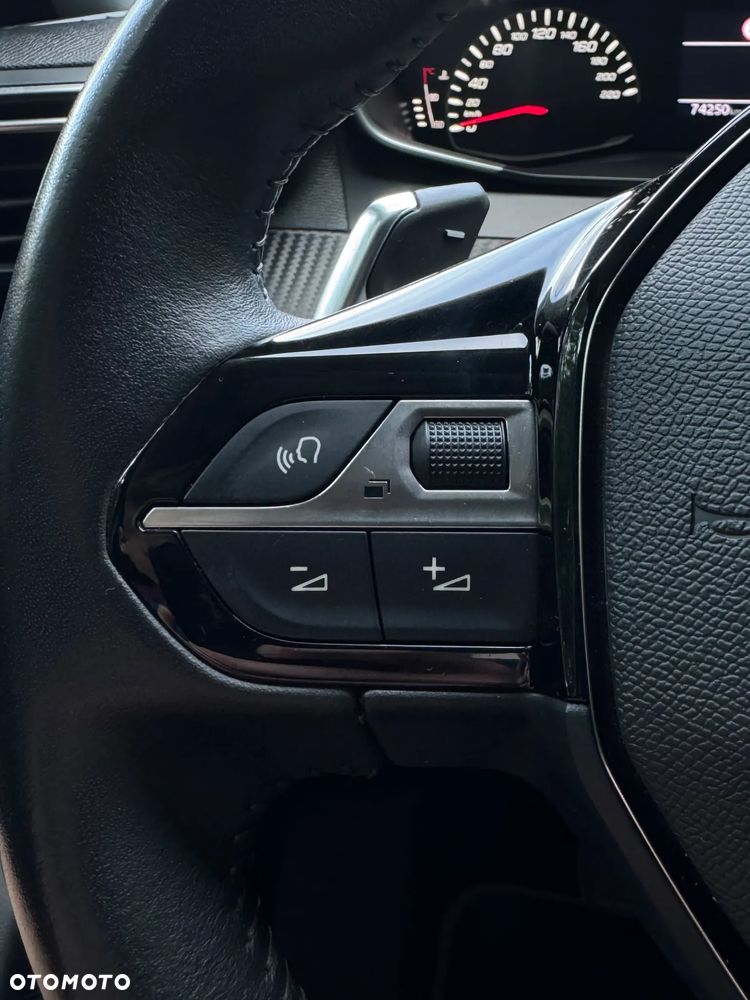 Peugeot 2008 1.2 PureTech Allure S&S EAT8 - 23