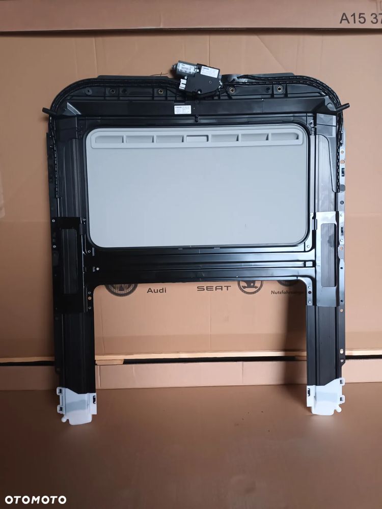 Audi A6 Sedan C7 4G lift szyberdach 4G5877041G bezowa czarna blenda 28km - 11