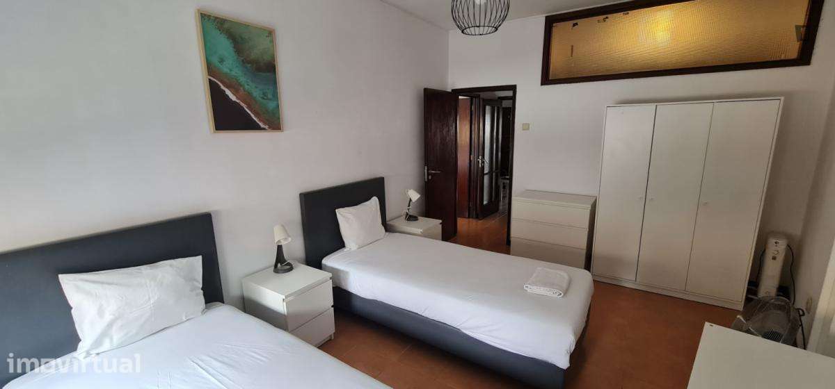 Apartamento com 4 quartos - localizado em Cedofeita Porto - Grande imagem: 2/14
