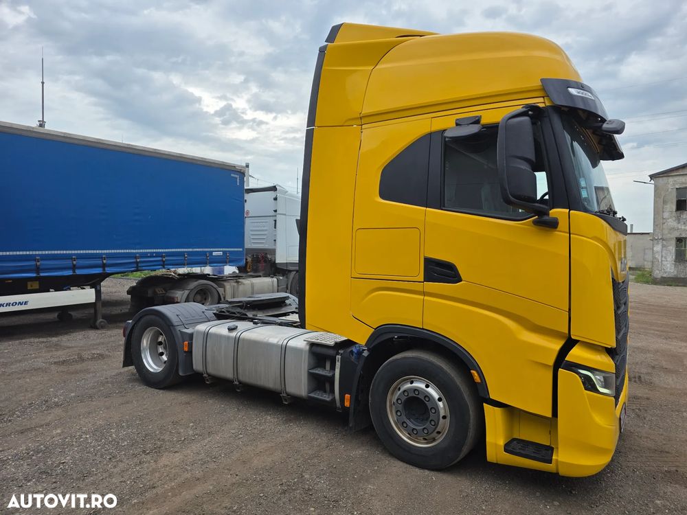 Iveco Stralis Hi-Way - 3