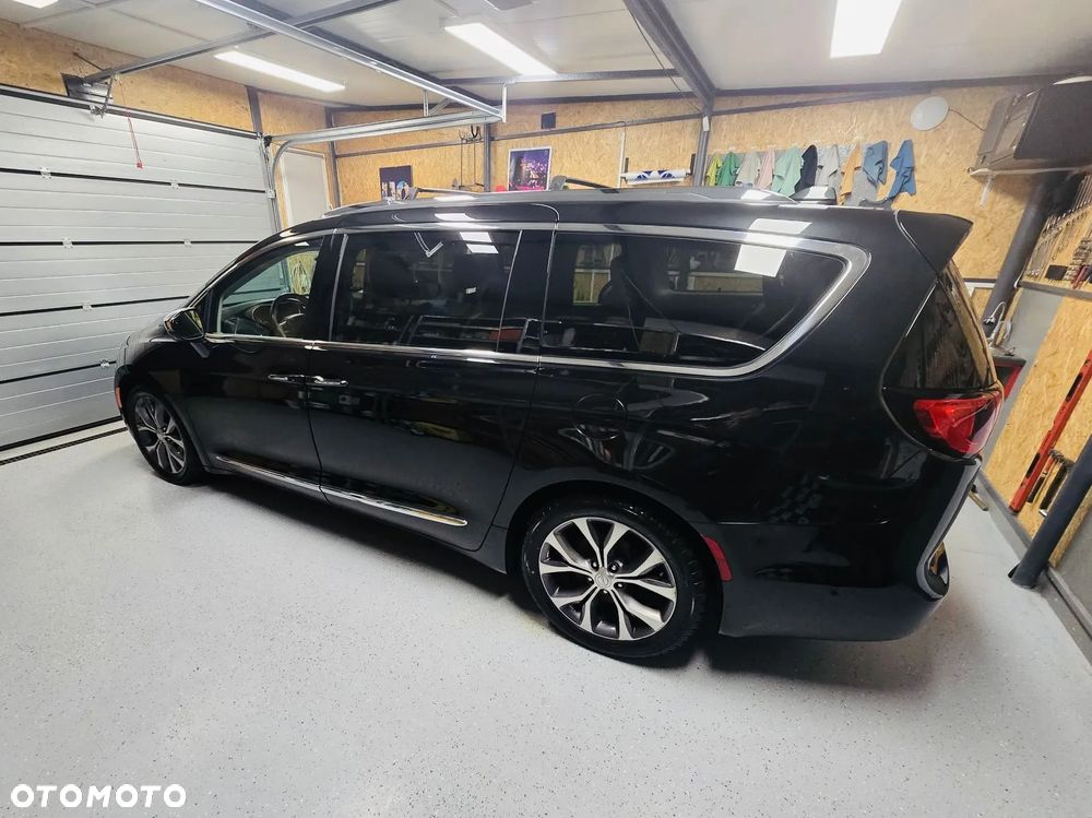 Chrysler Pacifica - 3