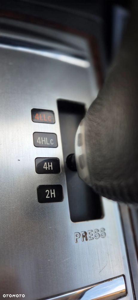 Mitsubishi Pajero - 22