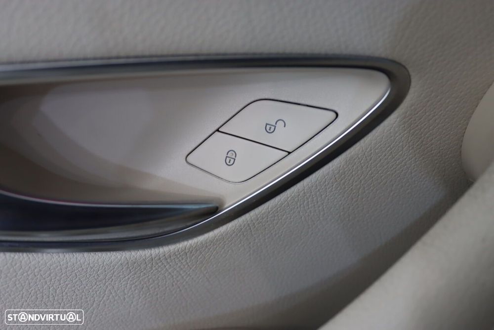 Mercedes-Benz E 300 de Avantgarde - 17