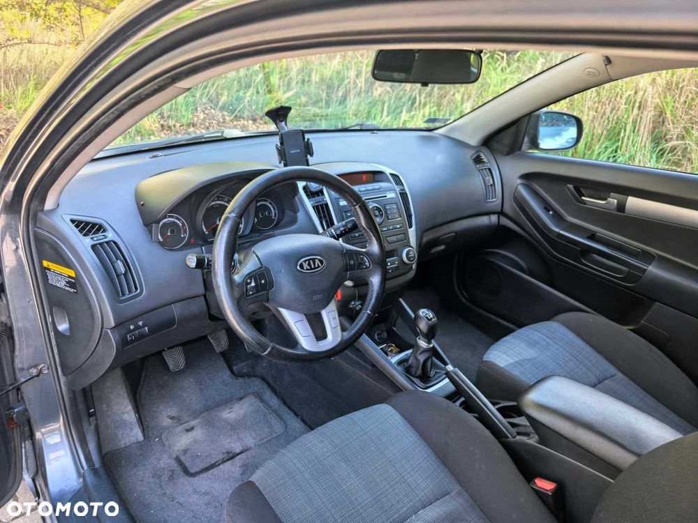 Kia Ceed 2010 photo 5