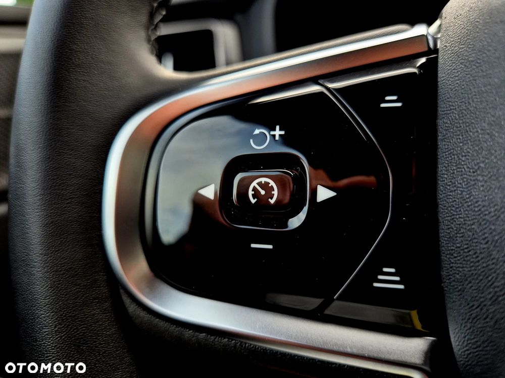 Volvo XC 60 B4 D AWD Ultimate Dark - 25