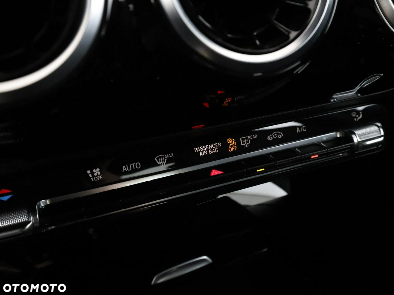Mercedes-Benz Klasa A 180 d Progressive 8G-DCT - 28