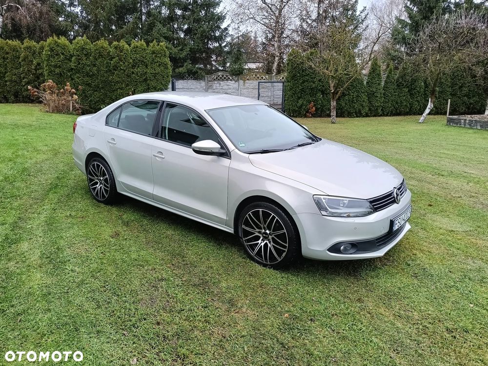 Volkswagen Jetta 1.6 TDI Blue Motion Technology Comfortline - 17