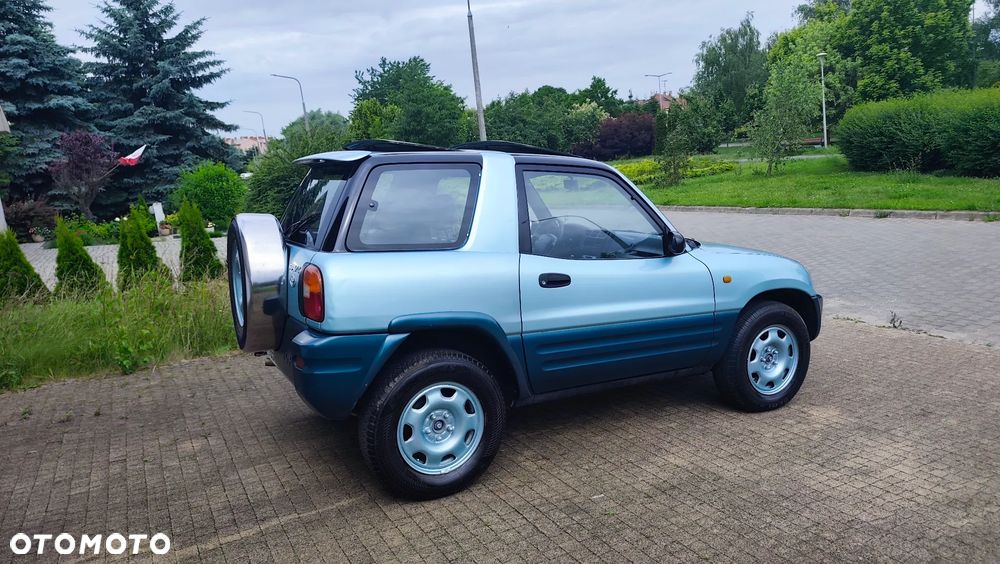 Toyota RAV4 2.0 GLi - 23