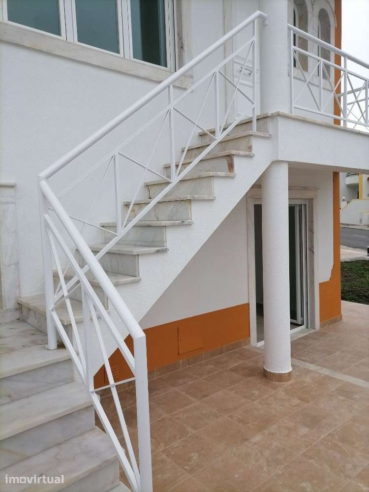 Moradia T3+1 Ericeira, Vista Mar, Remodelada, Como Nova, A Estrear. - Grande imagem: 3/59