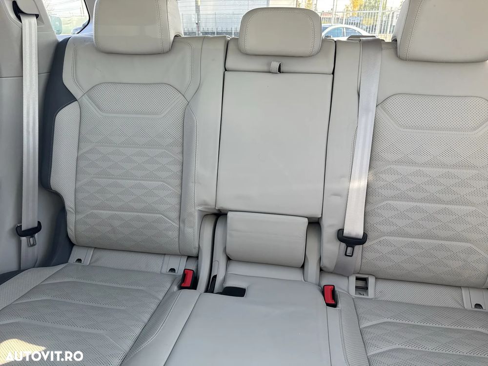 Volkswagen Touareg V6 TDI 4MOTION Elegance - 22