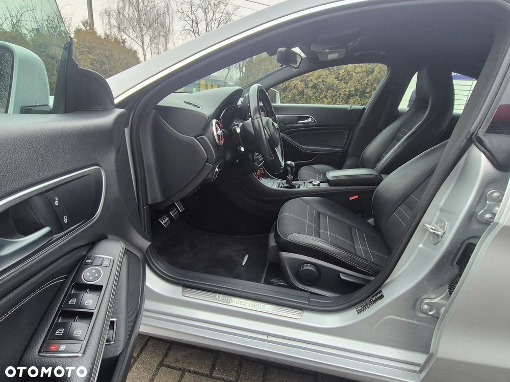 Mercedes-Benz CLA 180 AMG Line - 24