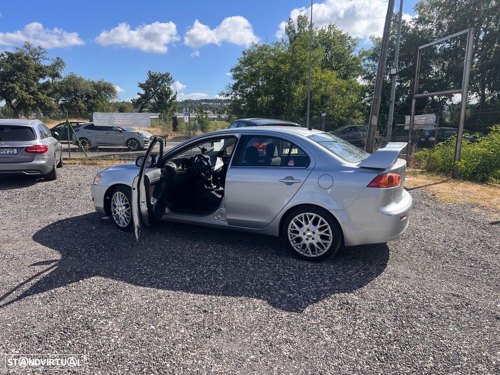 Mitsubishi Lancer 1.5 Invite - 3