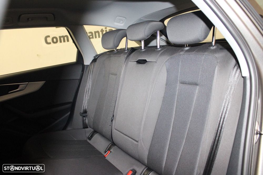 Audi A4 Avant 30 TDI S tronic — fotografia 34