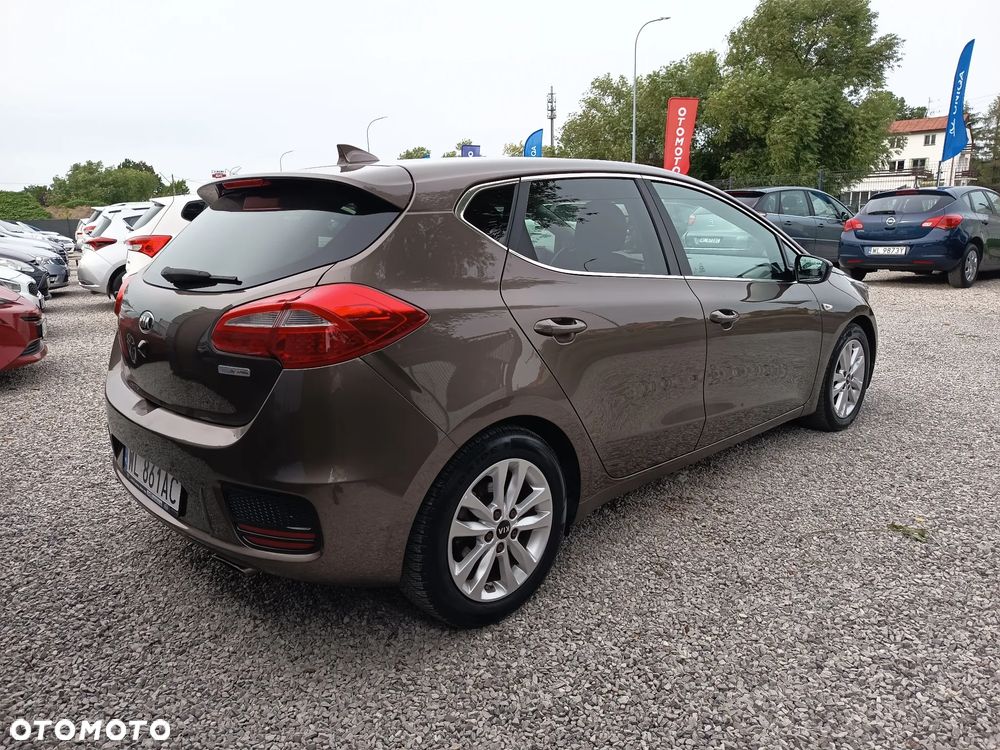 Kia Ceed 1.6 GDI Dream Team Edition - 14