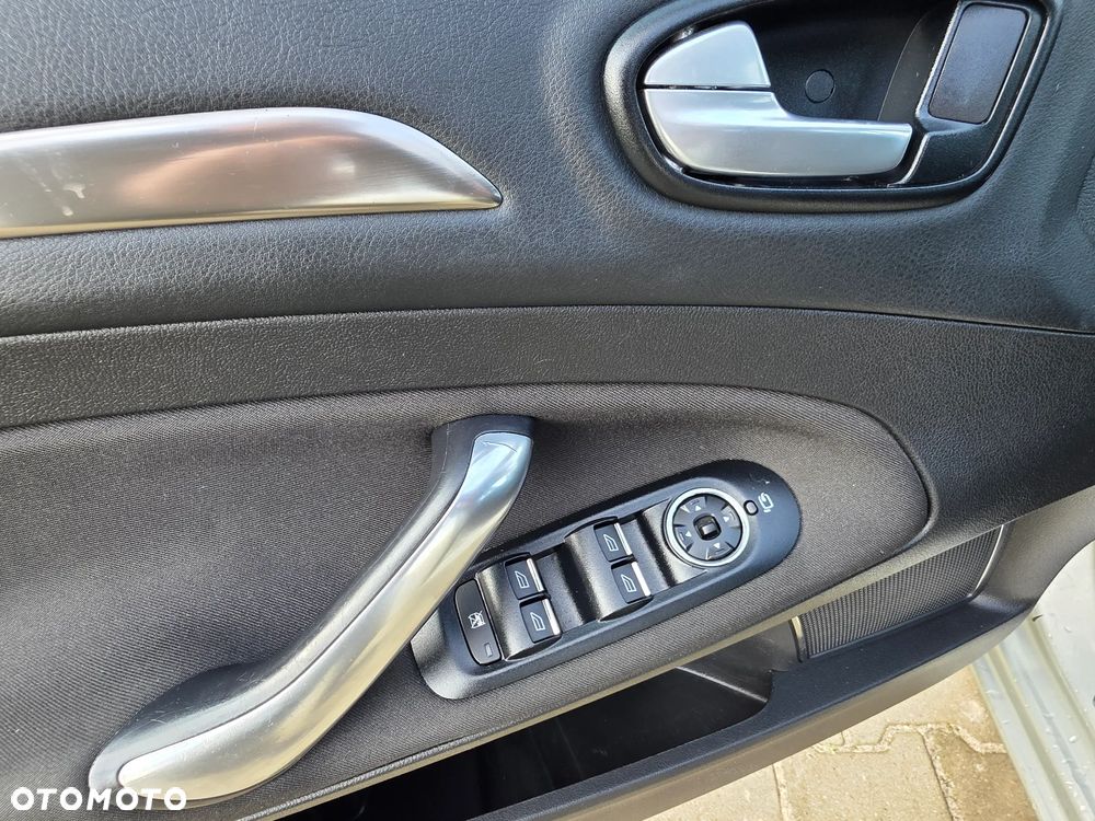 Ford Mondeo 2.3 Ghia - 20