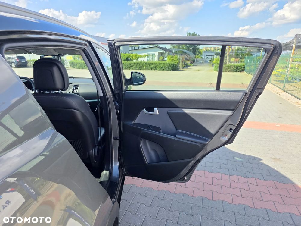 Kia Sportage 2.0 L - 12