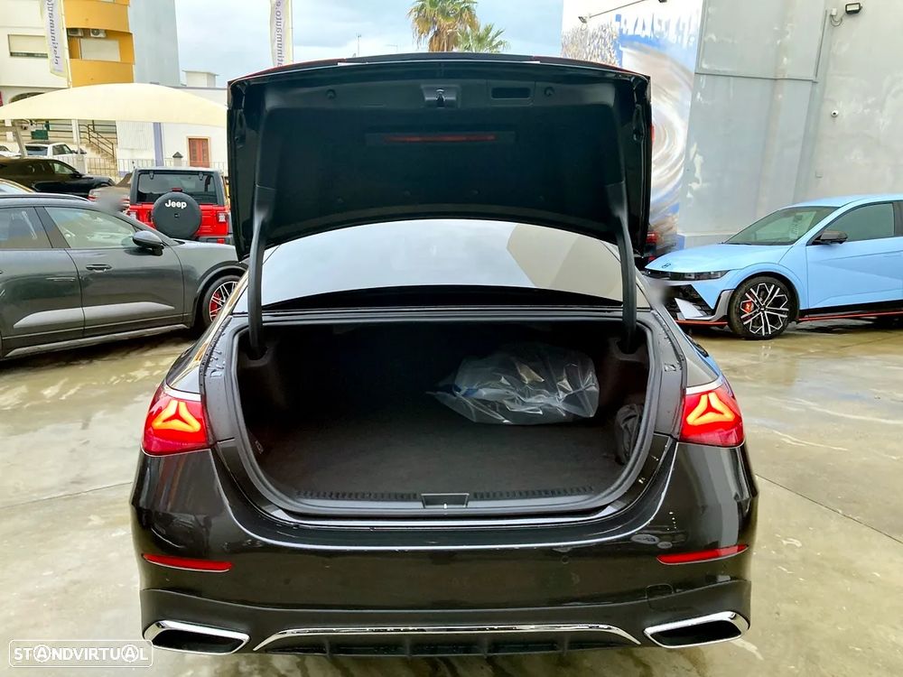 Mercedes-Benz E 300 e AMG Line - 29