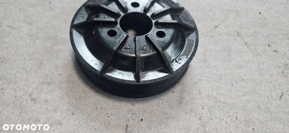 Koło pasowe pompy wspomagania BMW E60 E61 E90 E91 E92 2,5i 3,0i 7537862 - 6