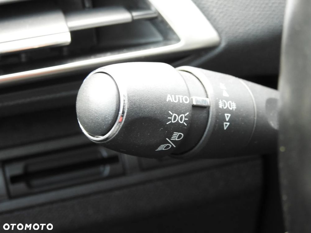Peugeot 5008 1.6 BlueHDI Allure S&S EAT6 - 17