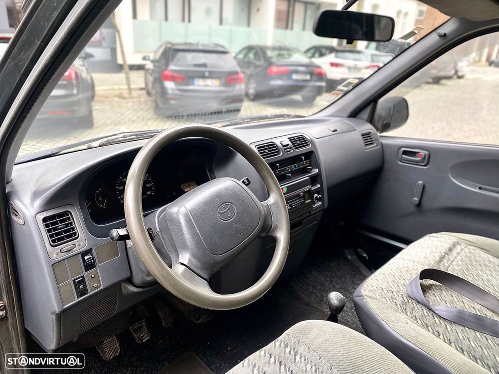 Toyota HiAce 2.4 D LH102L - 14