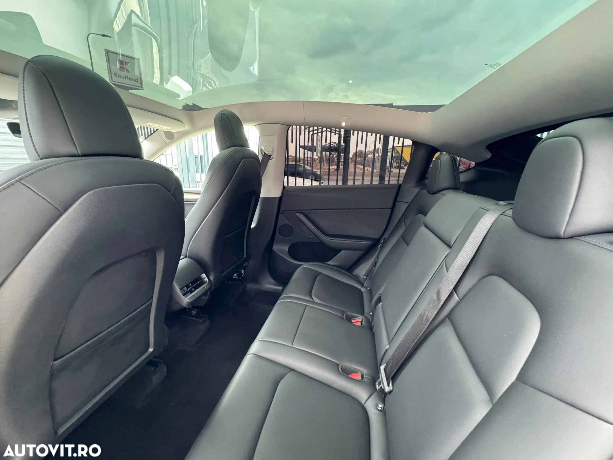 Tesla Model Y AWD Performance - 10