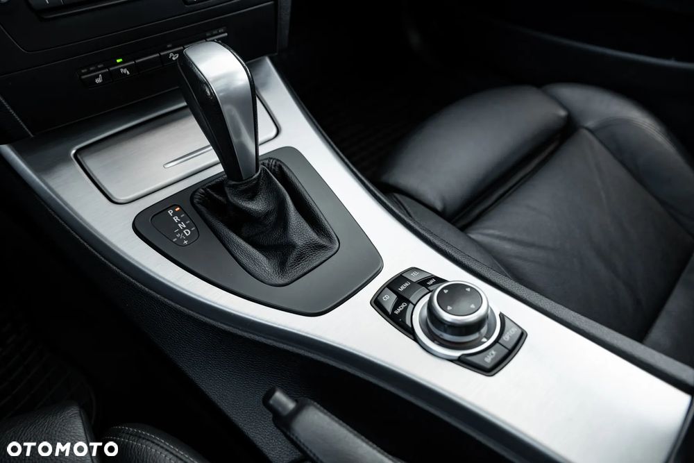 BMW Seria 3 325i xDrive Touring - 34