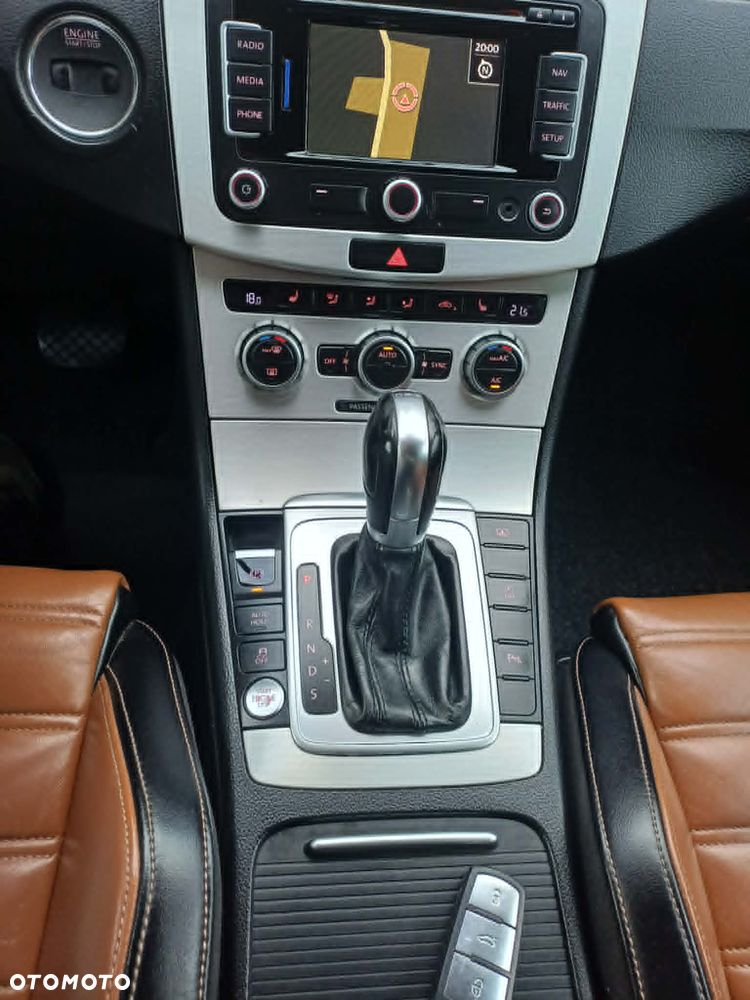 Volkswagen Passat 2.0 TDI Highline DSG - 2
