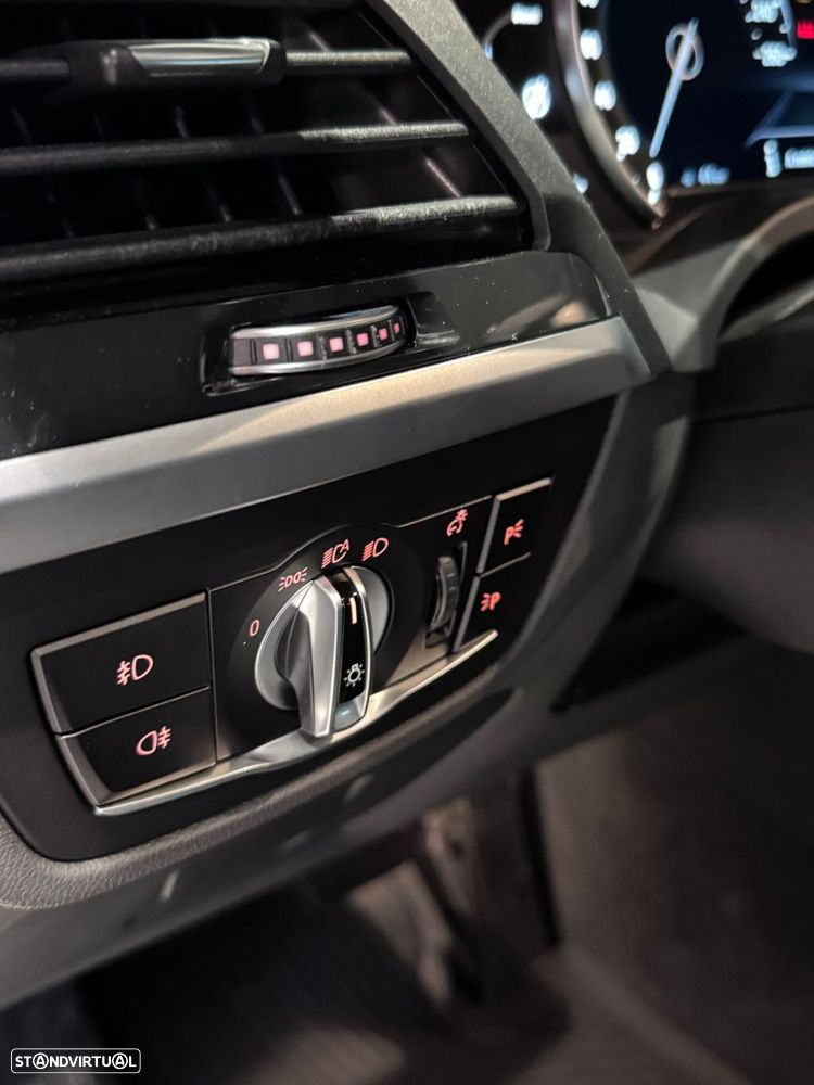 BMW X3 20 d xDrive Line Luxury - 36