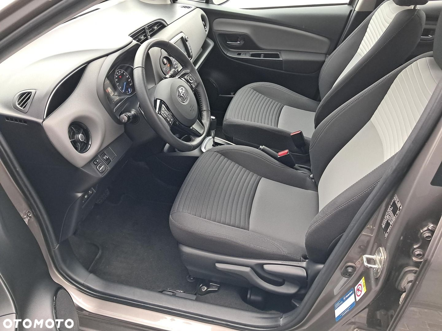 Toyota Yaris 1.5 Premium CVT - 13