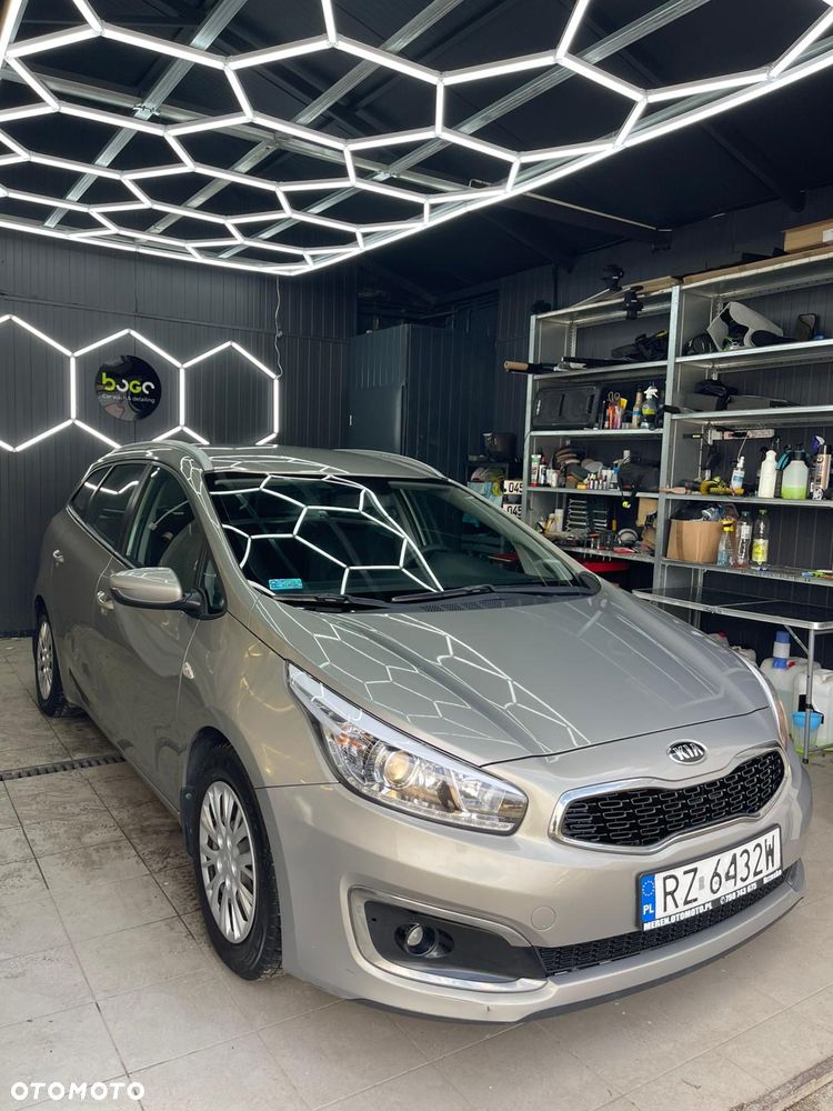 Kia Ceed 1.6 GDI ISG UEFA EURO 2016 - 29