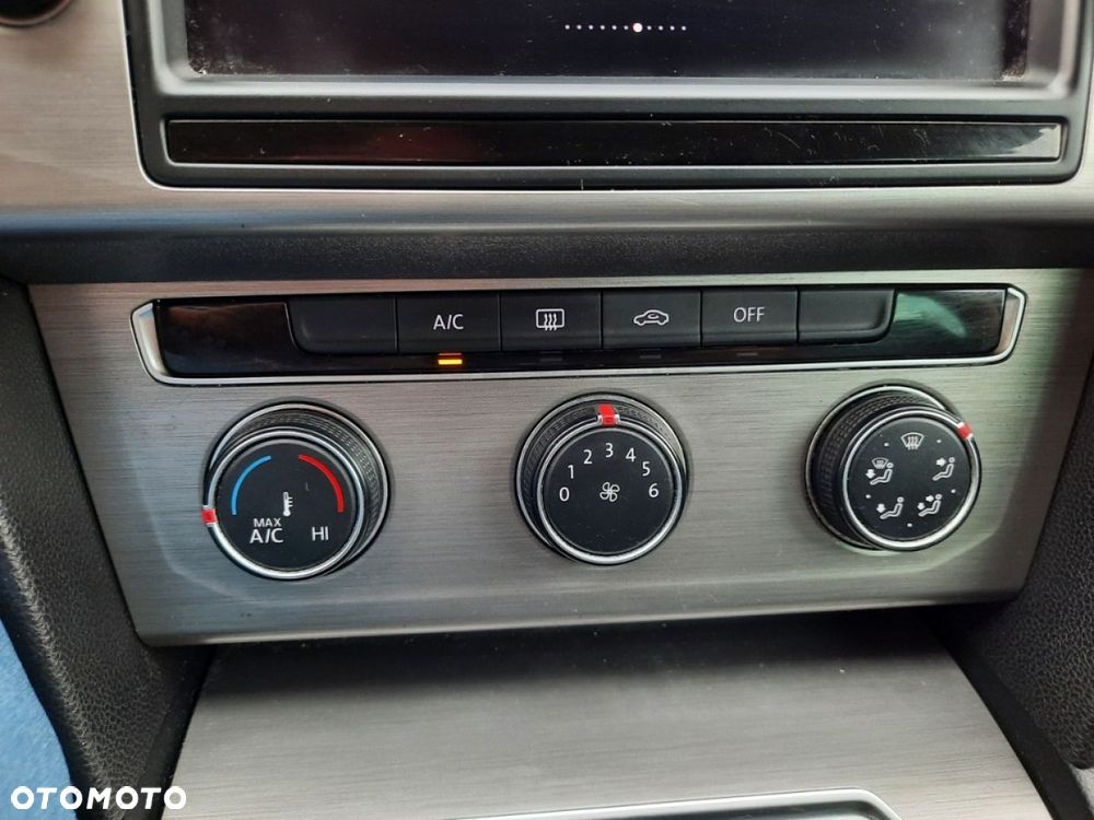 Volkswagen Passat - 34