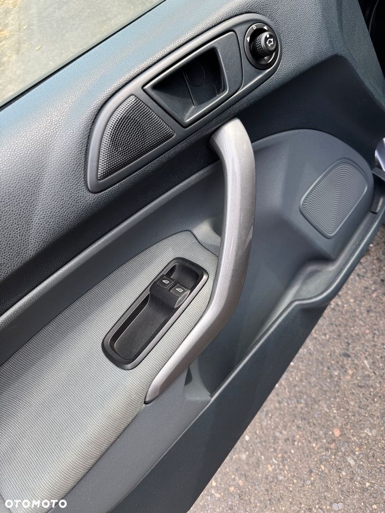 Ford Fiesta - 12