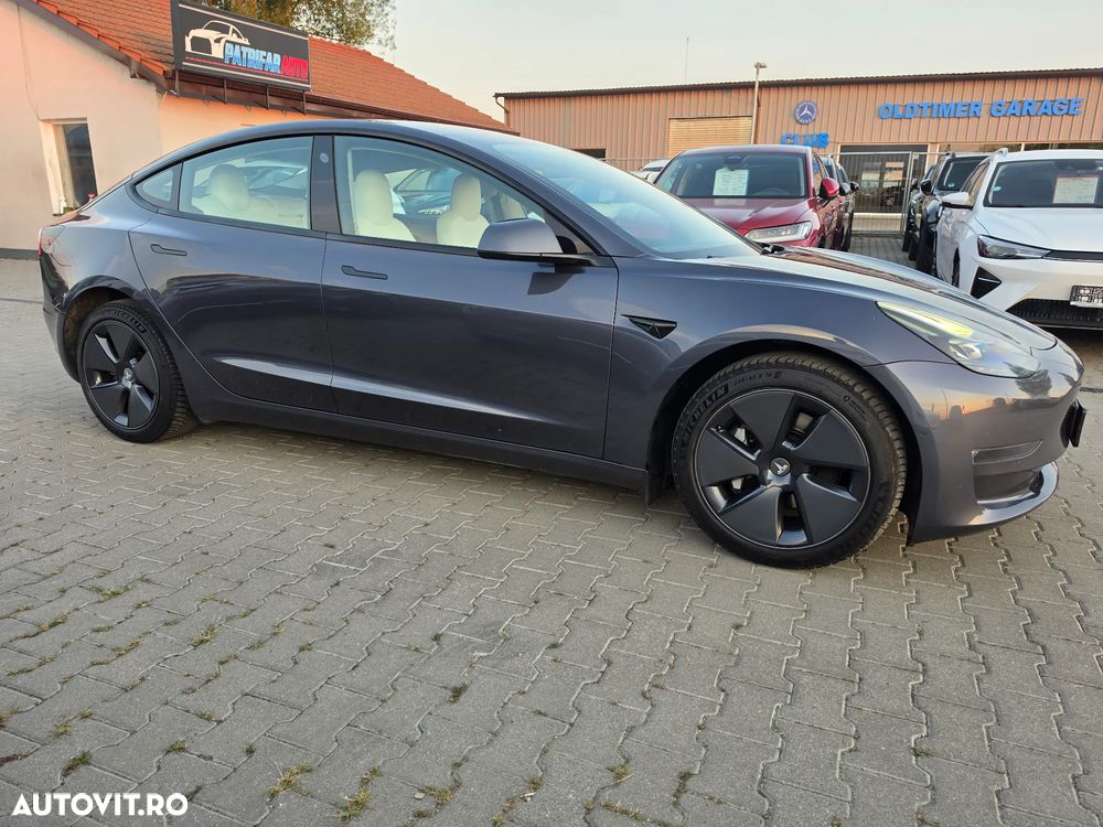 Tesla Model 3 - 7