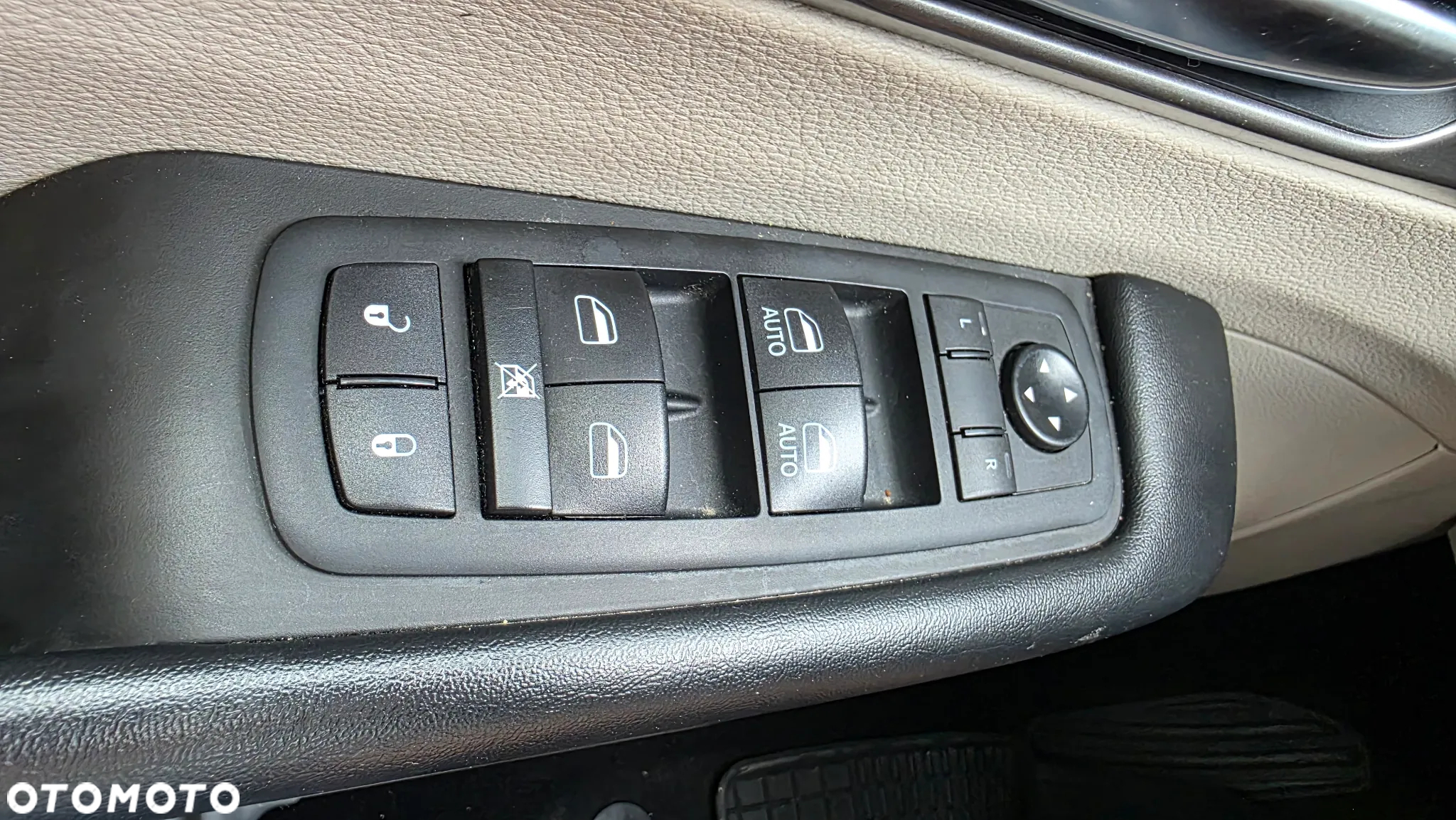 Chrysler Pacifica - 28
