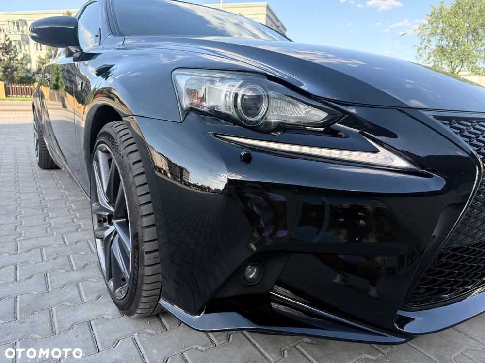 Lexus IS - 12