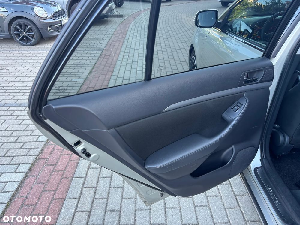 Toyota Avensis 1.8 VVT-i Executive - 27