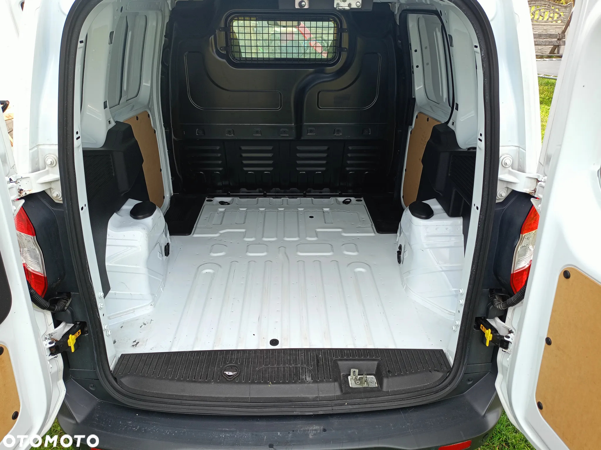 Ford courier - 9