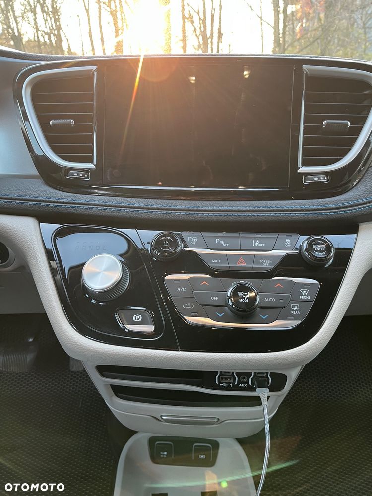 Chrysler Pacifica - 9