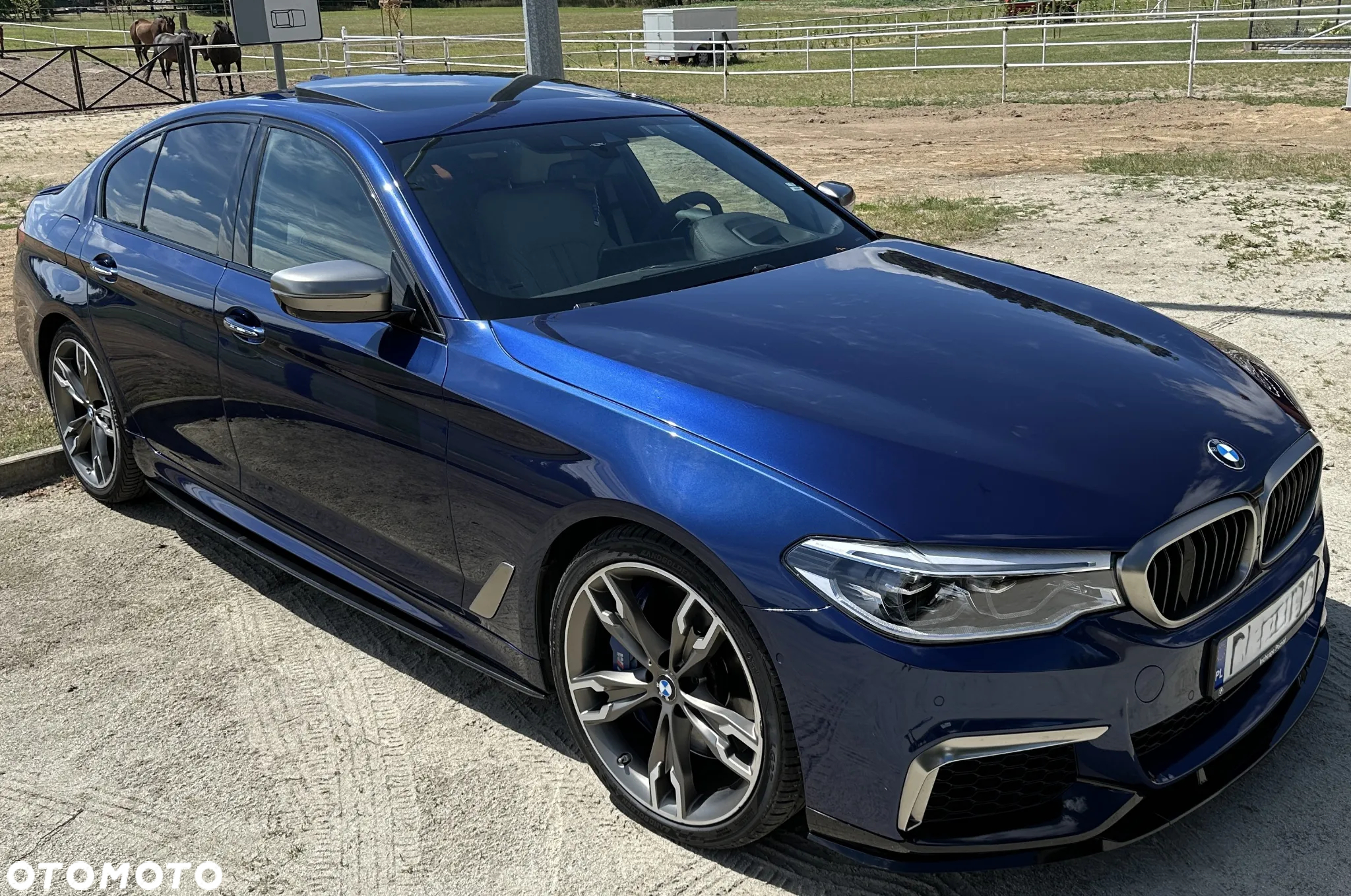 BMW Seria 5 M550i xDrive sport - 13