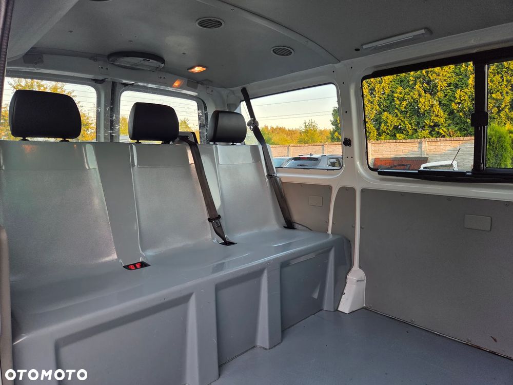 Volkswagen Transporter - 28