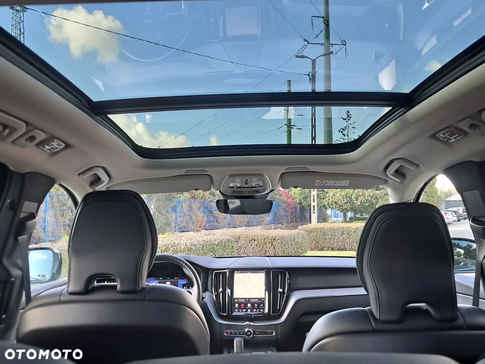 Volvo XC 60 B4 D Plus Dark - 25